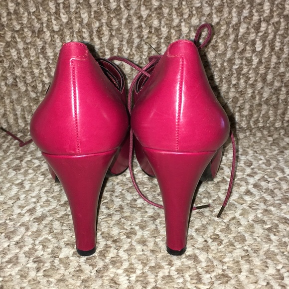 - Enzo Angiolini Red Real Leather Peep Toe Oxford Pumps Sexy AF - Picture 4 of 7